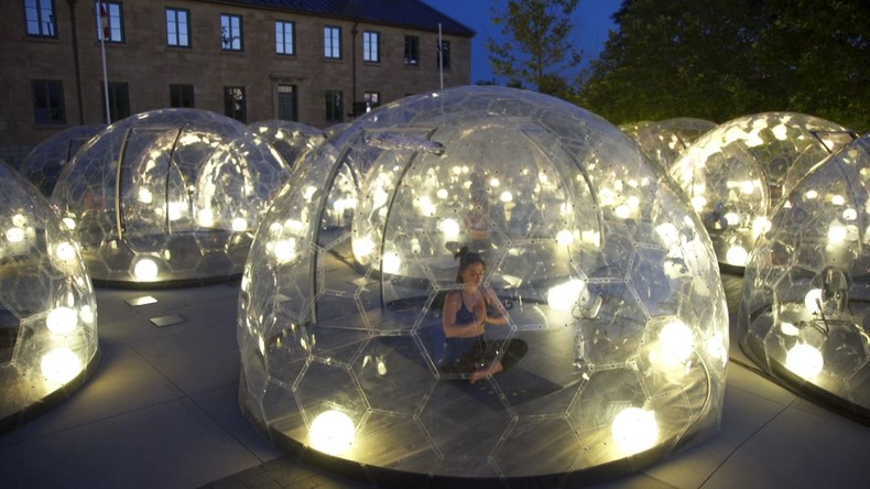 «Reste dans ta bulle et fais du yoga !»
