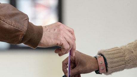 Le gouvernement envisage d'engager une réflexion sur le vote par correspondance