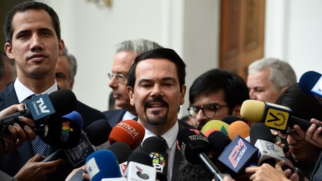 Caracas annonce que Juan Guaido se trouve dans l'ambassade de France, Paris dément