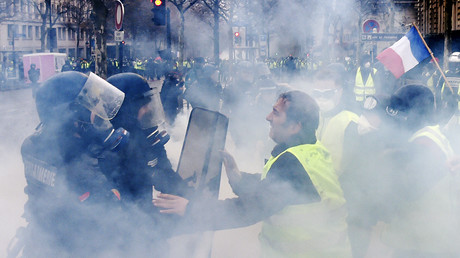 «Sentiment d'expédition punitive» : la scène du Burger King de l'acte 3 des Gilets jaunes décryptée