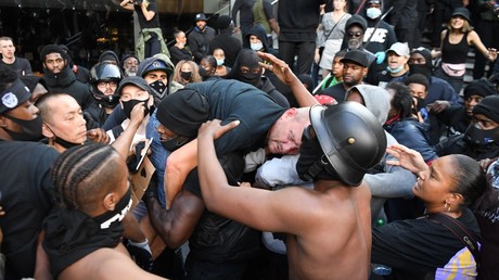 Le militant de Black Lives Matter ayant sauvé un contre-manifestant d'extrême droite témoigne