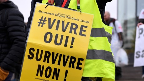 «Reprenons nos libertés» : mobilisation modeste des Gilets jaunes à Paris