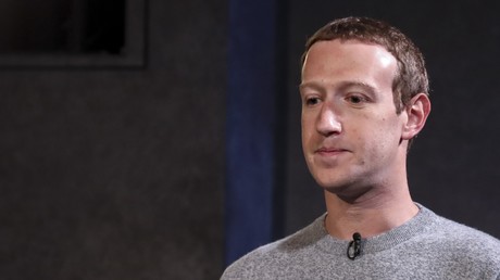 Sous pression, Facebook durcit sa politique de modération des contenus