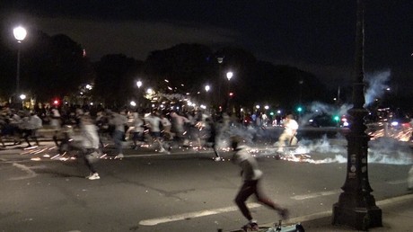 «Projet X» : une fête improvisée dégénère aux Invalides, à Paris