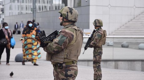 La Défense : vaste opération de police dans le quartier d'affaires pour une «levée de doute»