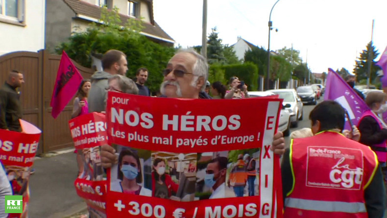 Rassemblement devant un Ehpad en soutien à deux aides-soignantes menacées de sanctions