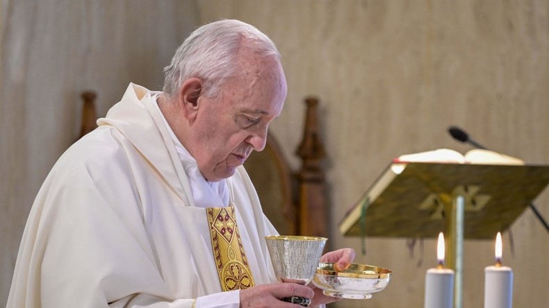 «L'un d'entre eux racontait des choses terribles» : le pape évoque les camps de migrants en Libye