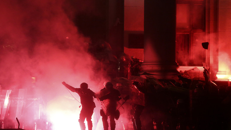 Le président serbe juge irresponsables les appels à manifester contre sa gestion de la pandémie