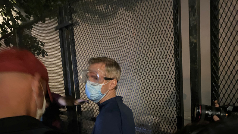 «Fasciste !» : venu à la rencontre des manifestants, le maire démocrate de Portland se fait conspuer