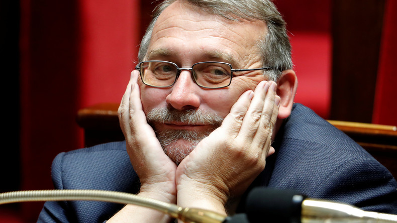 Quand le nouveau secrétaire d'Etat Joël Giraud interpellait le gouvernement sur les «chemtrails»