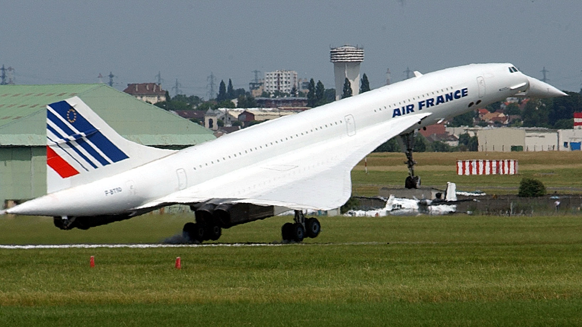 Accident du Concorde, 20 ans après : retour en images sur le crash