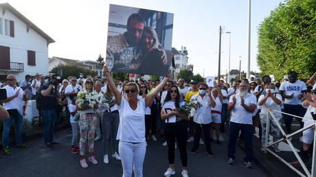 Veronique Monguillot lors de la marche blanche organisée en hommage à son époux Philippe Monguillot, le 8 juillet à Bayonne.