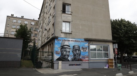 Stains : le Parti nationaliste français revendique la dégradation de la fresque Traoré/Floyd