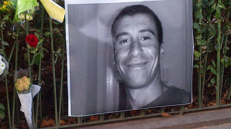 Portrait commémoratif d'Ahmed Merabet après son assassinat, à Paris, dans le XIe arrondissement, 11 janvier 2015 (image d'illustration).