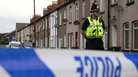 Un policier britannique suspendu pour avoir mis son genou sur le cou d'un suspect