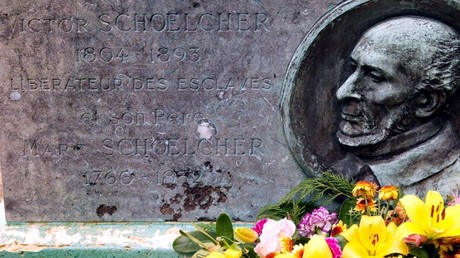 Esclavage : deux statues de l'abolitionniste Victor Schœlcher déboulonnées en Martinique