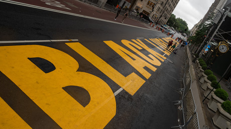 New York : une militante arrêtée pour avoir vandalisé une fresque Black Lives Matter