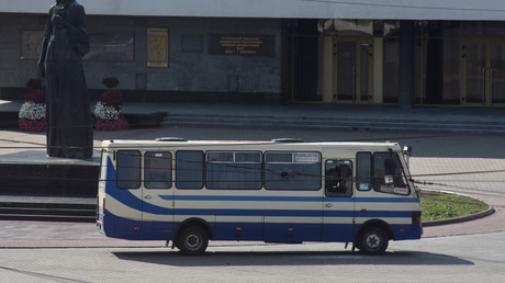 Un homme armé prend en otage les passagers d'un bus en Ukraine