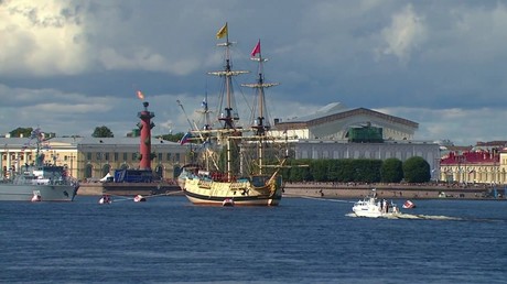 46 navires de guerre, plus de 4000 militaires : les temps forts du défilé naval de Saint-Pétersbourg