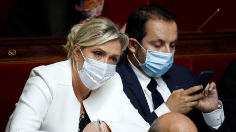 Marine Le Pen et Sébastien Chenu à l'Assemblée nationale à Paris, France, le 15 juillet 2020.