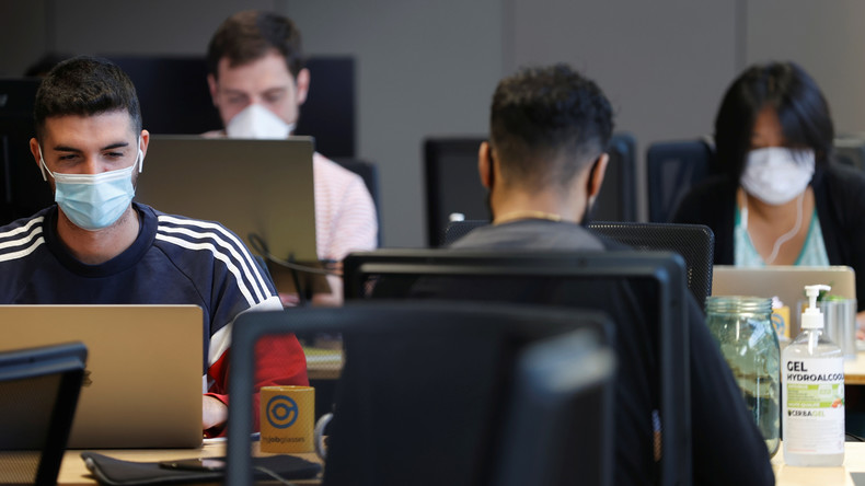 Port du masque obligatoire en entreprise : Elisabeth Borne évoque de nombreuses exceptions