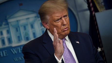 Le compte de campagne de Trump momentanément interdit de tweeter, en raison de propos sur le Covid