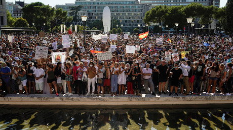 Manifestants anti-masques le 16 août à Madrid.