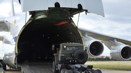 Un avion cargo militaire russe chargeant des S-400 pour les acheminer de Russie en Turquie le 12 juillet 2019.