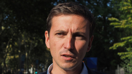 Adolescente battue et tondue : l'élu Aurélien Taché suscite la polémique par un tweet