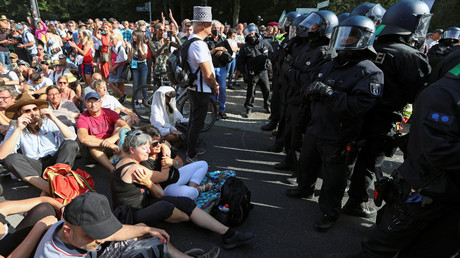 Berlin : une manifestation «antimasques» interdite, tollé à droite