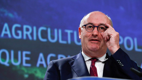 Démission du commissaire européen Phil Hogan pour un dîner mondain en Irlande en plein Covid