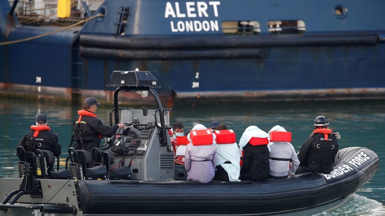 Royaume-Uni : arrivée de plusieurs bateaux de migrants après la traversée de la Manche