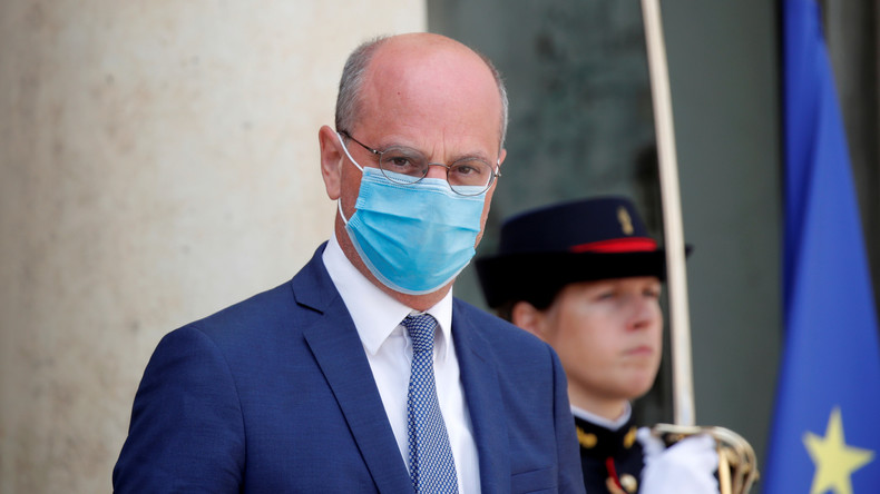 Covid-19 : 22 établissements scolaires et une centaine de classes fermés, selon Jean-Michel Blanquer