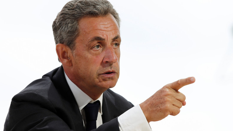 «Une maladie française» : Nicolas Sarkozy s'en prend aux détracteurs de Didier Raoult