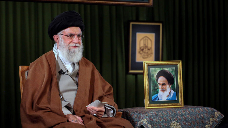 «Impardonnable» : Khamenei fustige la republication des caricatures de Mahomet par Charlie Hebdo