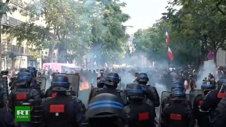 Mobilisation des Gilets jaunes : fortes tensions dans le secteur de Wagram à Paris (IMAGES)