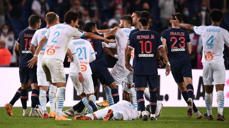 Bagarre générale, soupçons de racisme, insultes… : le match PSG-OM dégénère