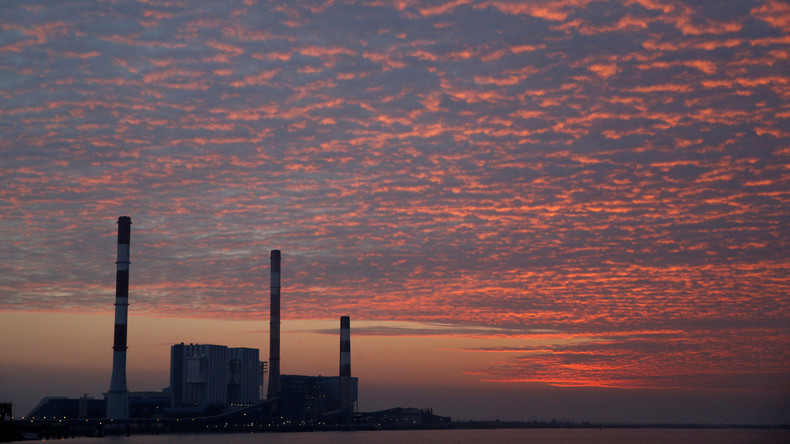 Réacteurs nucléaires à l'arrêt, éoliennes sans vent, la France recourt au charbon et à l'import