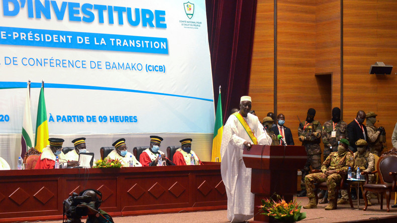 Mali : le président de transition investi, la Cedeao maintient ses sanctions