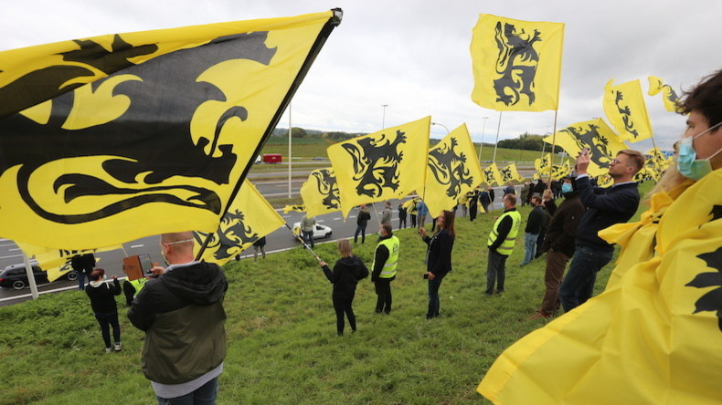 Belgique: un défilé réunit 5 000 voitures contre une «politique de gauche et anti-flamande»