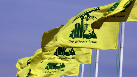 Des drapeaux du Hezbollah flottent dans le village de Mais el-Jabal, au sud du Liban, le 20 février 2007 (image d'illustration).