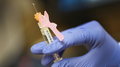 Une infirmière praticienne prépare un vaccin contre la grippe pour un patient à la pharmacie CVS et à MinuteClinic le 3 septembre 2020 à Key Biscayne, en Floride (image d'illustration).