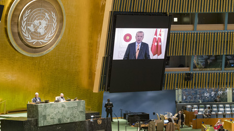Recep Tayyip Erdogan (à l'écran) s'exprimant lors de la soixante-quinzième session de l'Assemblée générale des Nations Unies, le 22 septembre 2020 à l'ONU à New York.