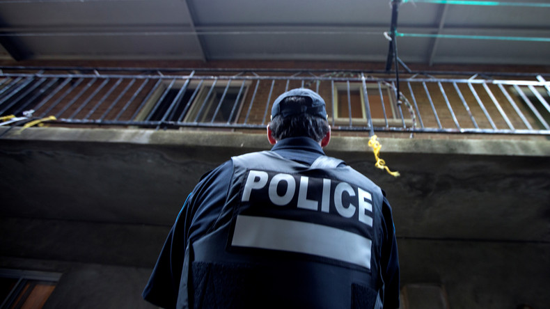 Au Québec, les policiers peuvent entrer chez les habitants pour contrôler les mesures sanitaires