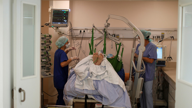 Covid-19 : «Les soignants ont servi de chair à canon» lors de la première vague