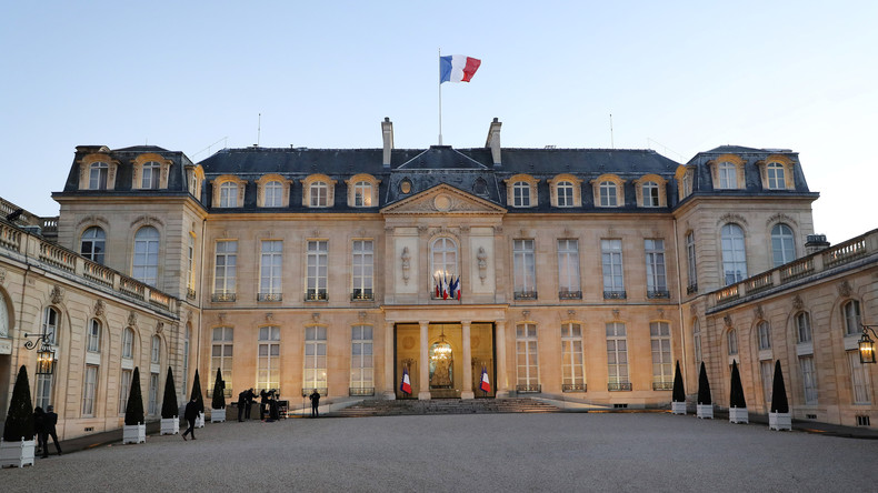 Arrêts maladie, démissions, pressions : la cellule diplomatique de l'Elysée impose-t-elle sa loi ?