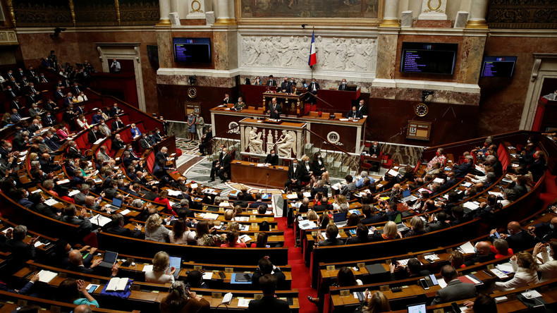Minute de silence à l'Assemblée en hommage à Samuel Paty, victime de l'attentat de Conflans