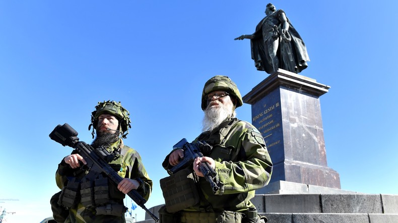 Forte hausse de dépenses militaires : la Suède se veut OTAN-compatible