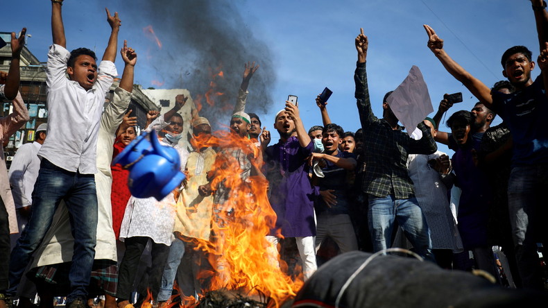 Bangladesh : des centaines de personnes lynchent et brûlent un homme pour profanation du Coran