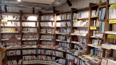 La vitrine d'une librairie «conservatrice», ouverte récemment, vandalisée à Nancy